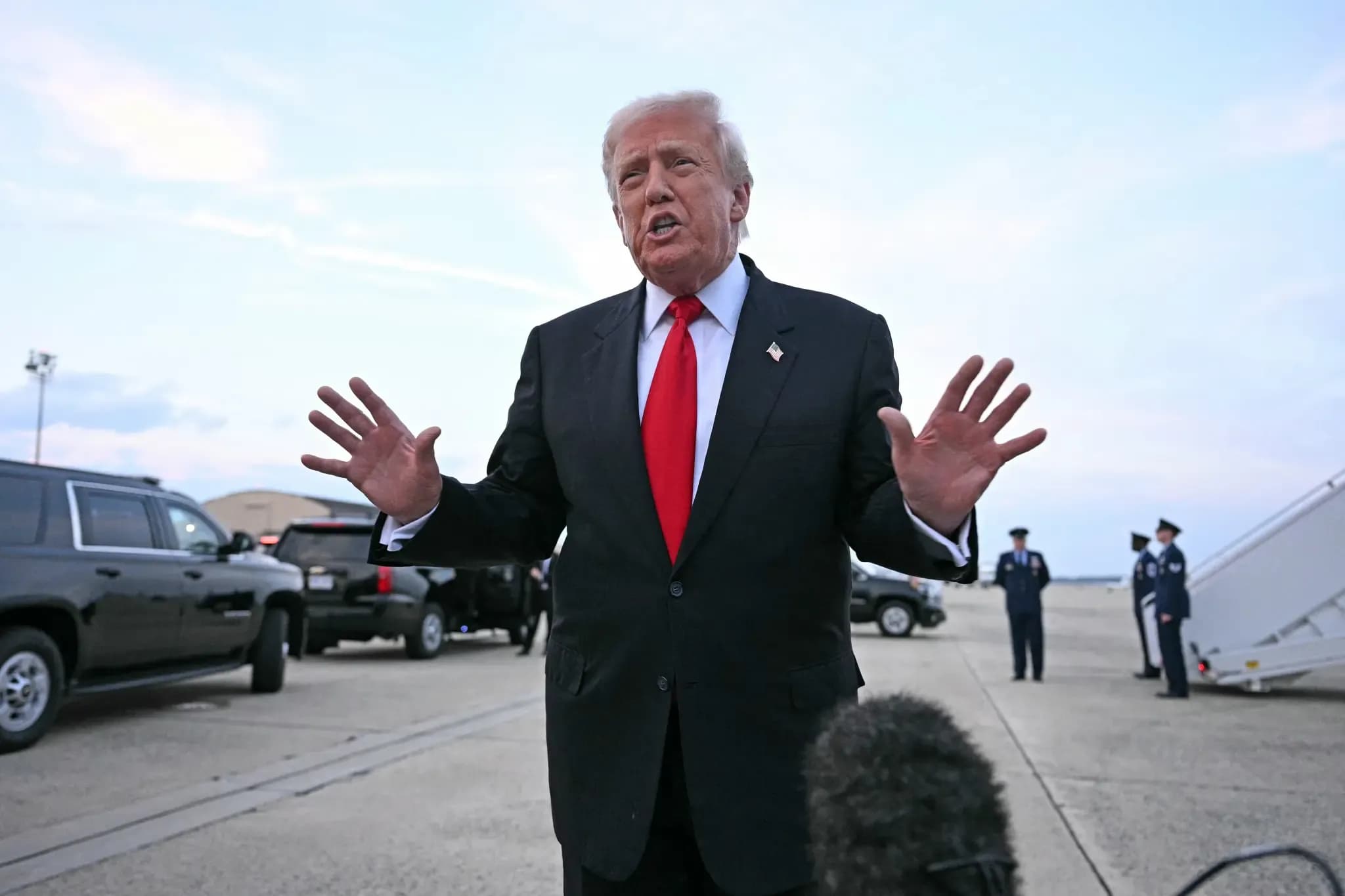 Trump’s Shock 77 Pardons: Giuliani & Powell Freed!
