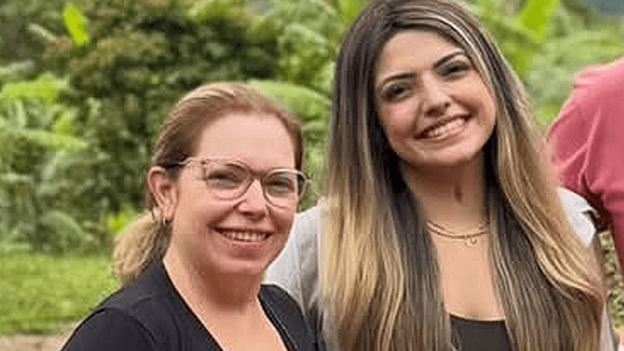 Brazilian Man Loses Wife and Only Daughter to Cancer Just 10 Hours Apart