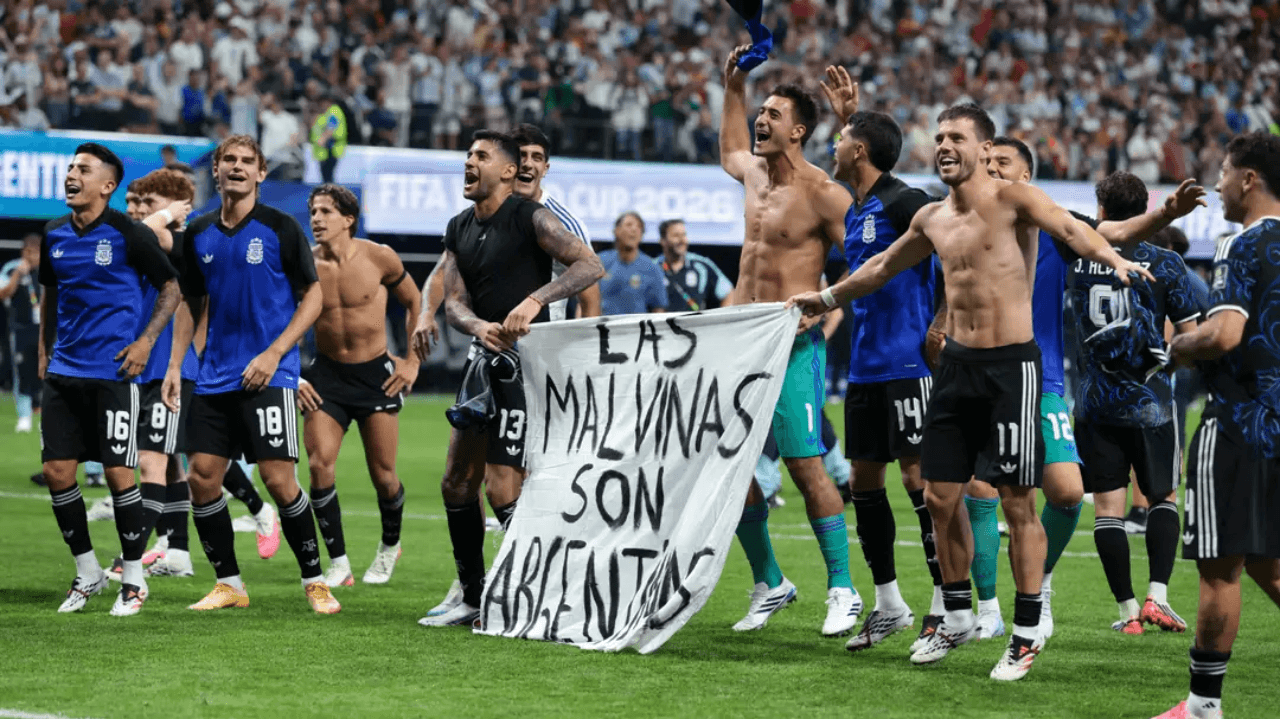 FIFA Reviews Argentina Falklands Banner Row Before World Cup Final Against Spain