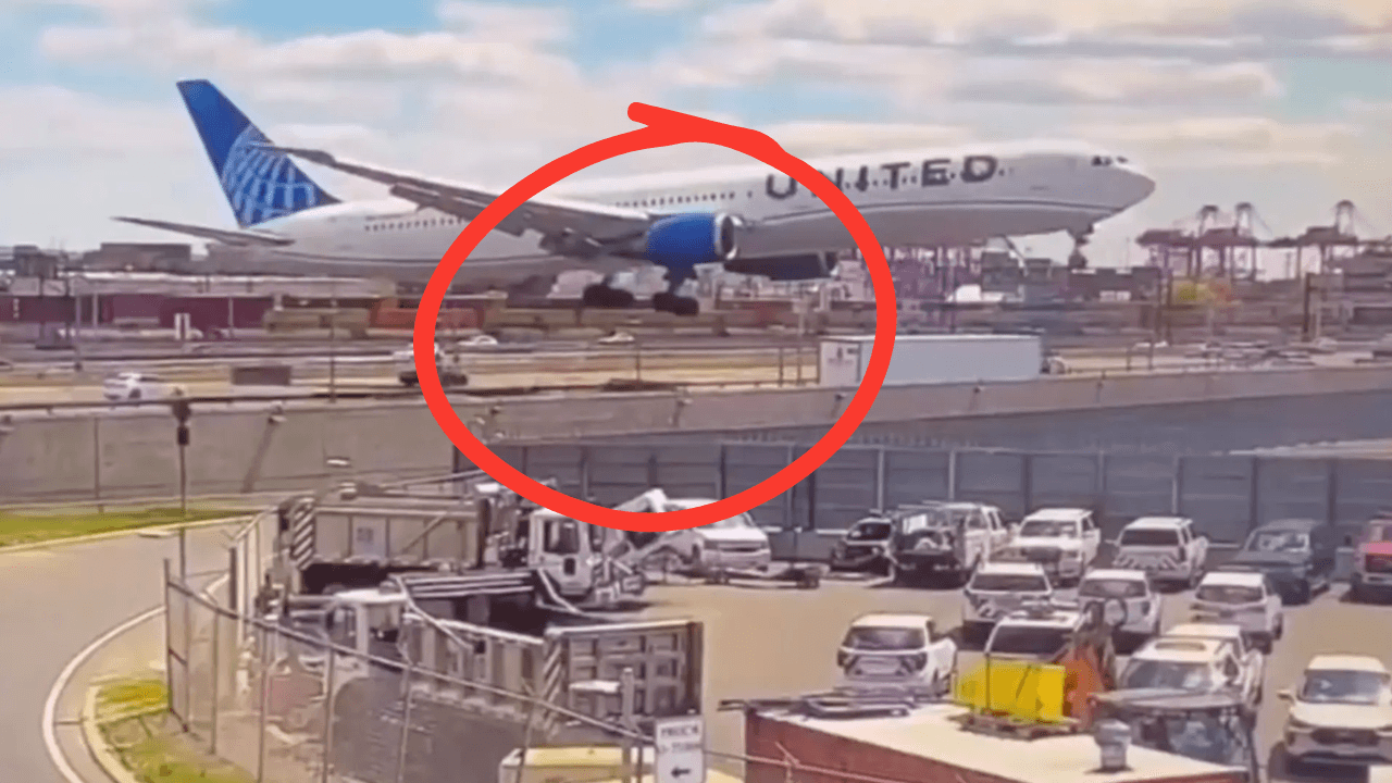 New Video Shows United Jet Hitting Truck and Pole Before Safe Landing at Newark