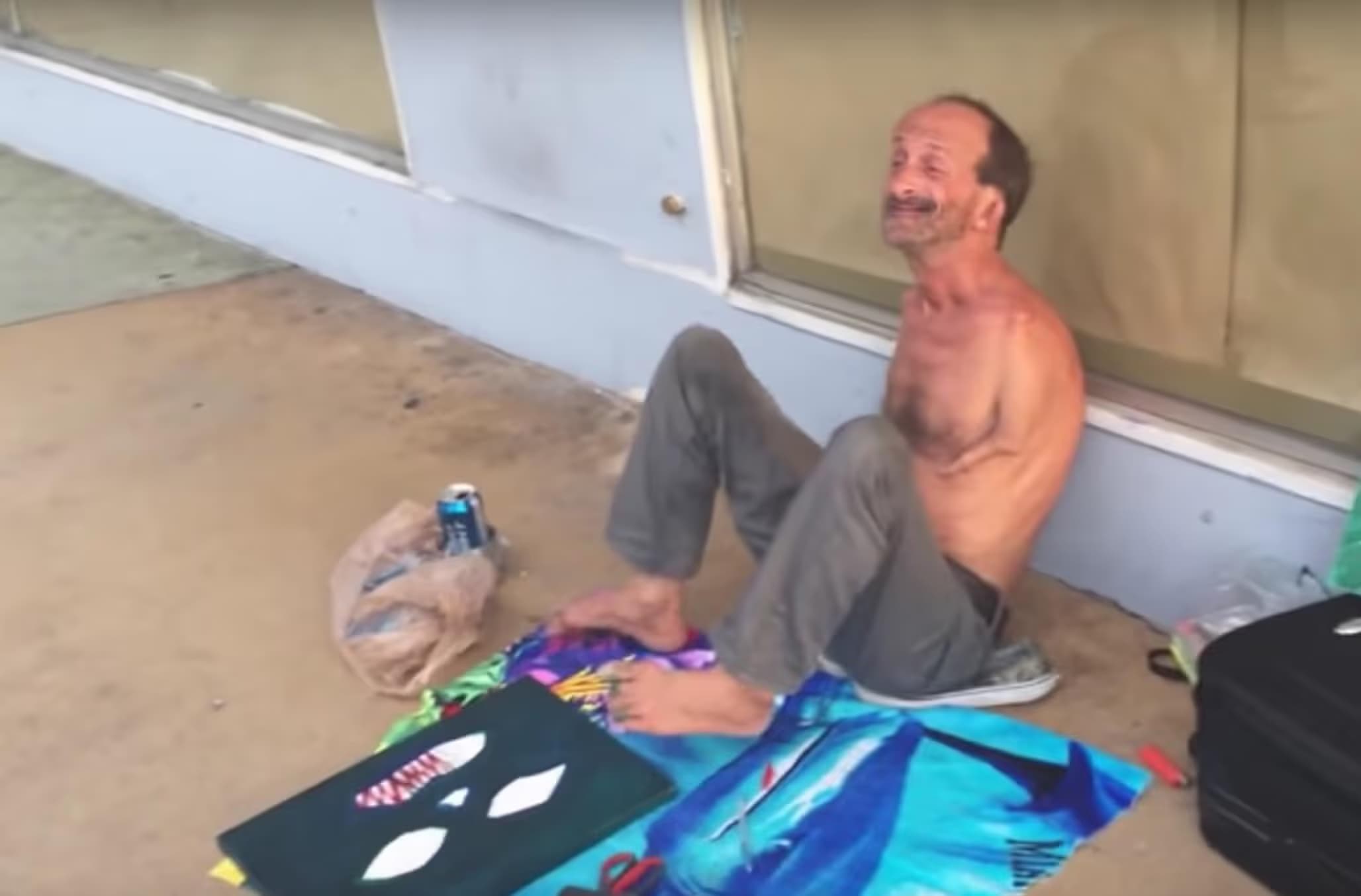Armless Artist Allegedly Stabs Tourist with Feet