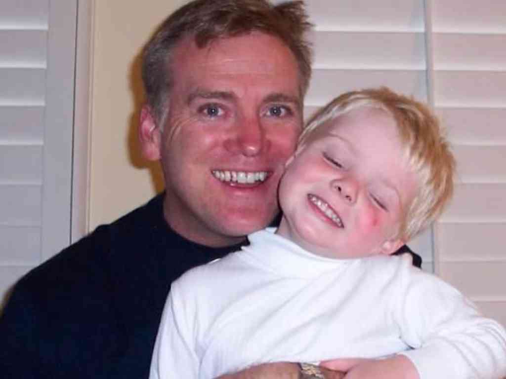 Kid Alex Warren with his father