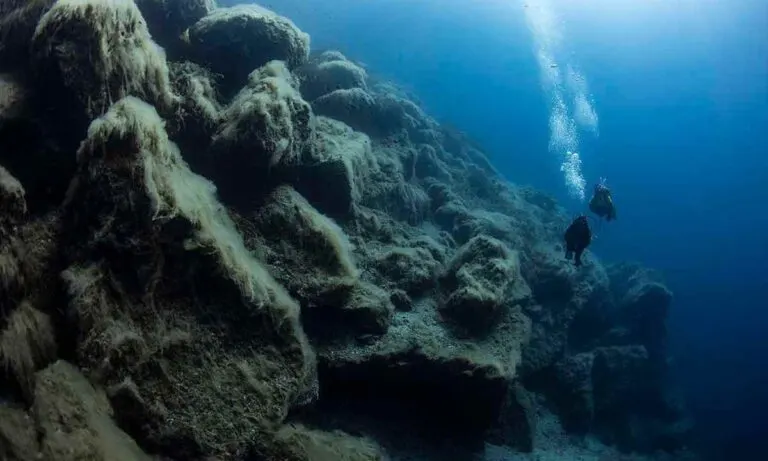 A Shocking Mountain Range Found Under The Ocean Is Taller Than 5000 Feet!