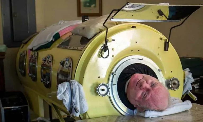 The Man Who Spent Over 70 Years In An Iron Lung | This Texas Resident Became A Lawyer And Learned Painting Only With His Mouth!