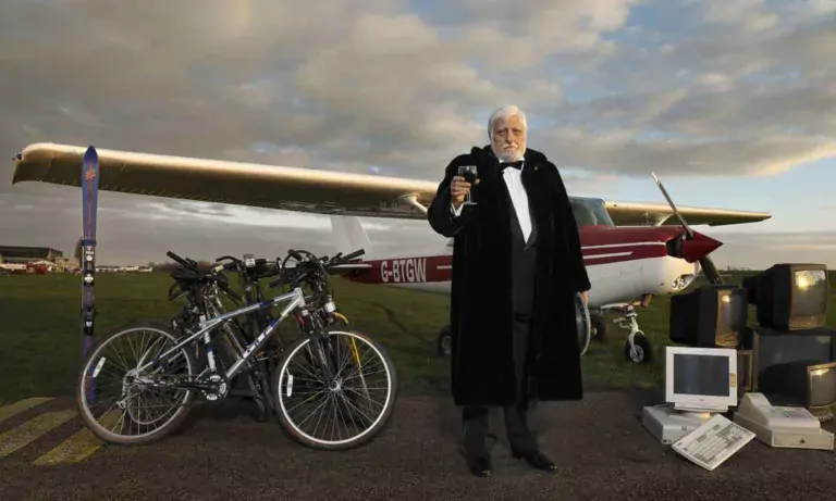 This Man Ate An Entire Airplane A Superhuman Ability To Digest Metals!