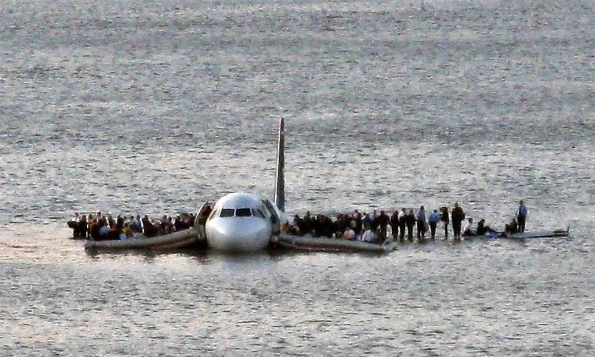 This US Flight Landed On The Hudson River!