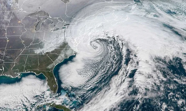 U.S. East Coast Braces for Weather Whiplash with Atmospheric River and Potential "Bomb cyclone" !