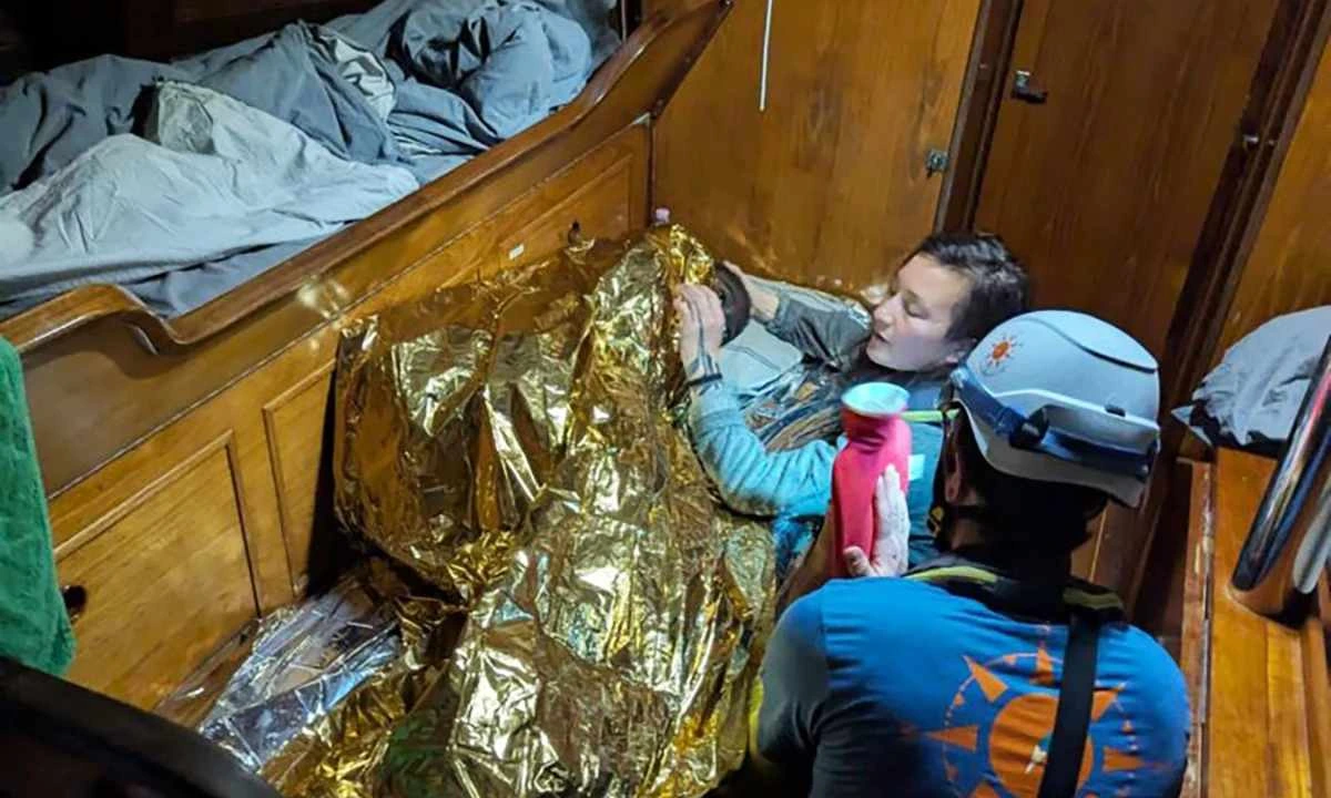 11-Year-Old Girl Survived Alone in Open Sea for 3 Days Without Food or Water — Then a Miracle Happened!