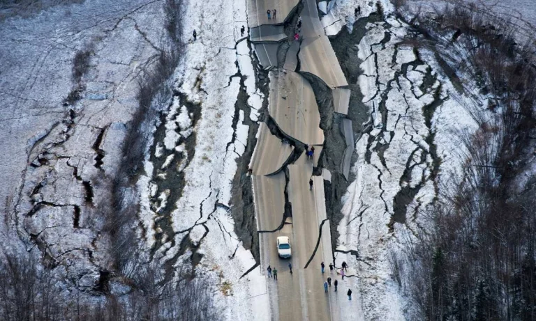 A Powerful 7.2 Magnitude Earthquake Rattles Alaska Triggering Tsunami Warning!