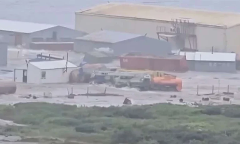 Eyewitness Footage Captured The Moment Tsunami Hit A Russian Town!