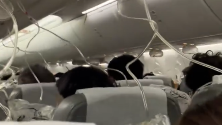 Japan Airlines Boeing Plummets 26,000 Feet Mid-Flight — Passengers Write Goodbye Letters in Panic
