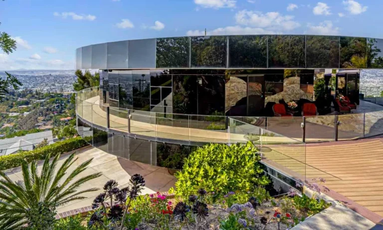 This House in San Diego Fully Rotates | Everything From the Sinks, Toilets, and the Electrical Sockets Rotates!