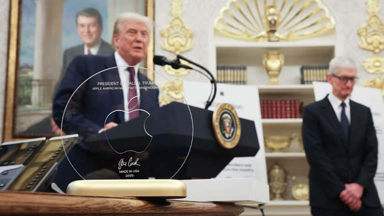 Apple CEO Gifts Trump 24K Gold as $600B U.S. Investment in Manufacturing Unveiled